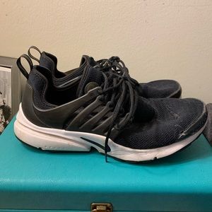 Women’s black presto